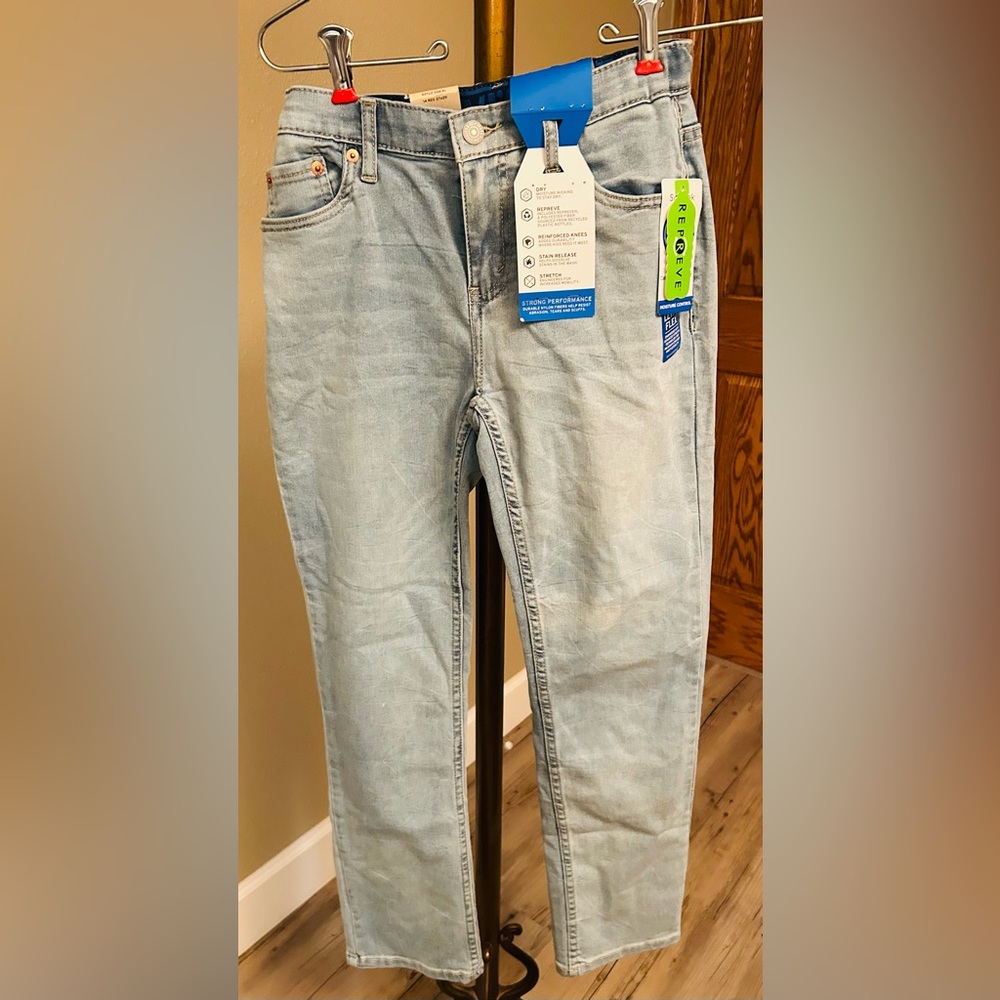 Woman’s Levi Strauss 502 Regular Taper, 27W 29L, New With Tags